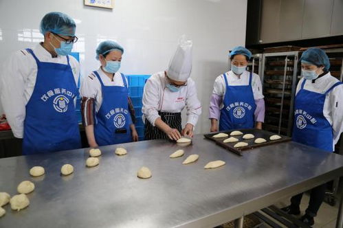 合肥工業(yè)大學(xué)飲食服務(wù)中心一行赴我校糕點(diǎn)廠開展餐飲服務(wù)調(diào)研學(xué)習(xí)交流活動